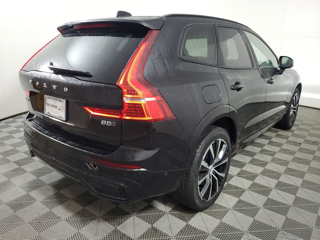 Certified 2025 Volvo XC60 B5 Plus image 8