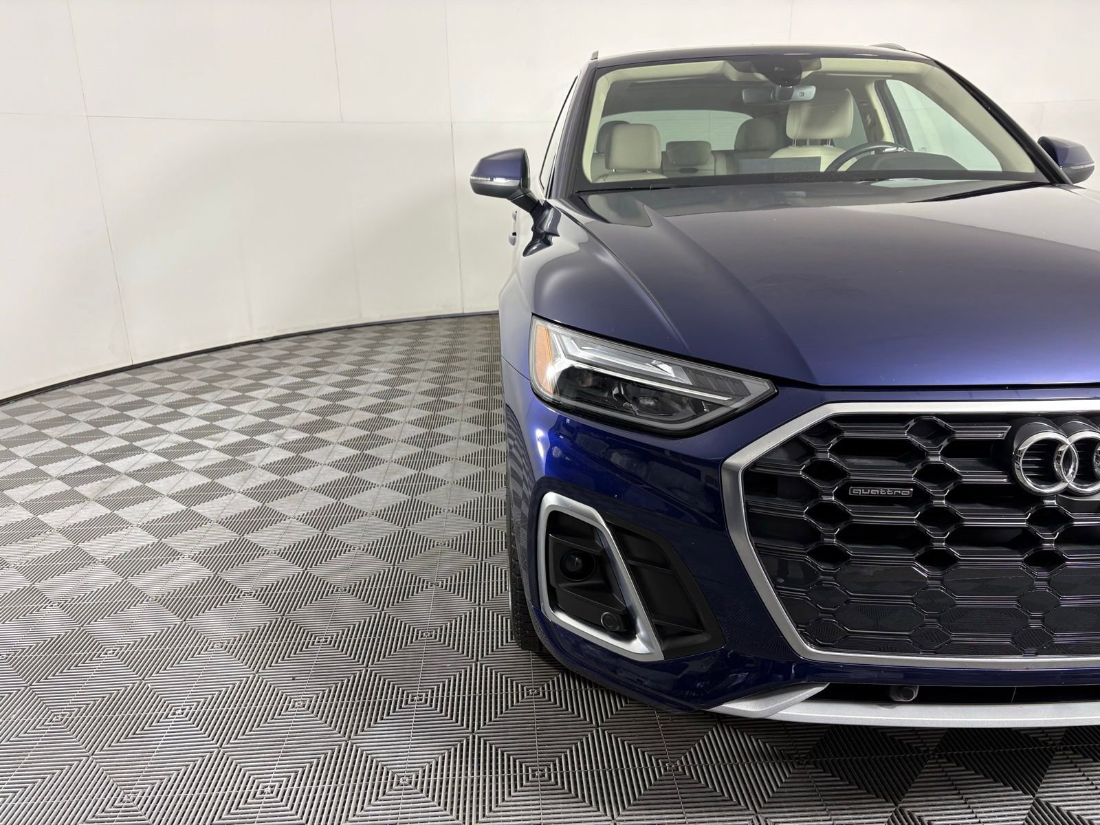 Used 2023 Audi Q5 2.0T Premium Plus w/ Premium Plus Package image 2