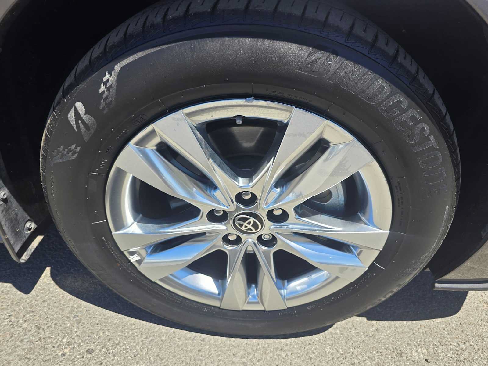 Used 2023 Toyota Sienna XLE w/ XLE Plus Package FWD image 9