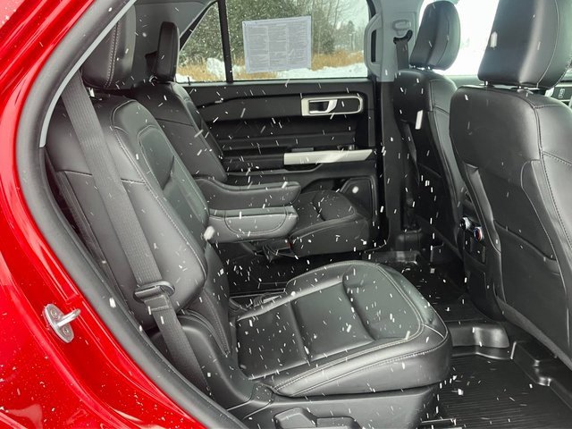 Used 2023 Ford Explorer XLT w/ Equipment Group 202A image 17
