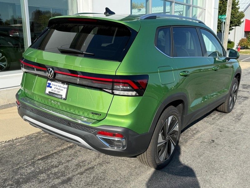 New 2025 Volkswagen Taos SE image 3