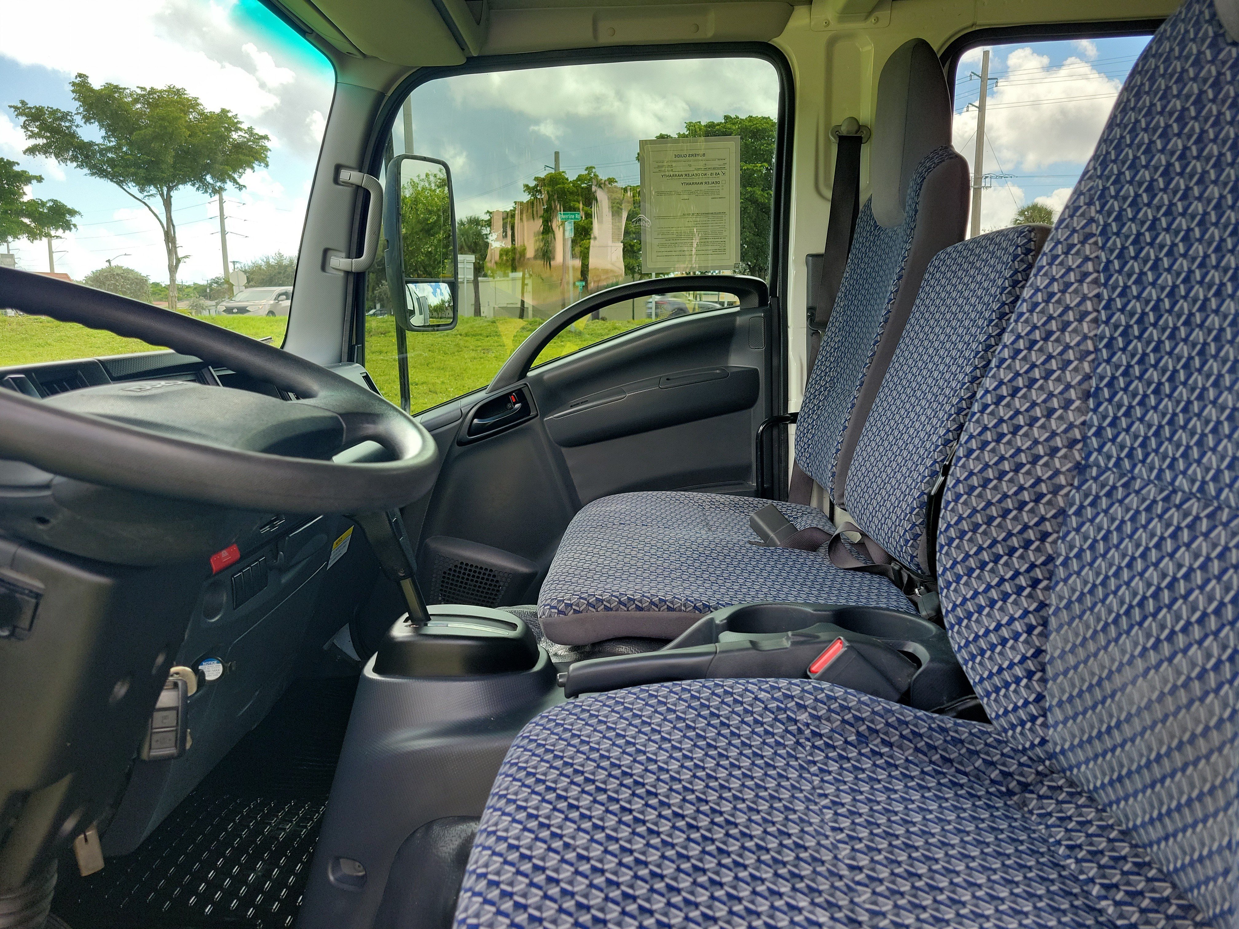 Used 2024 Isuzu NPR RWD image 26