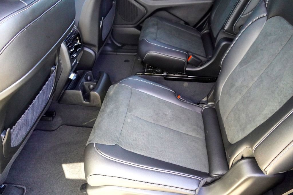 New 2025 Jeep Grand Cherokee L Altitude image 30