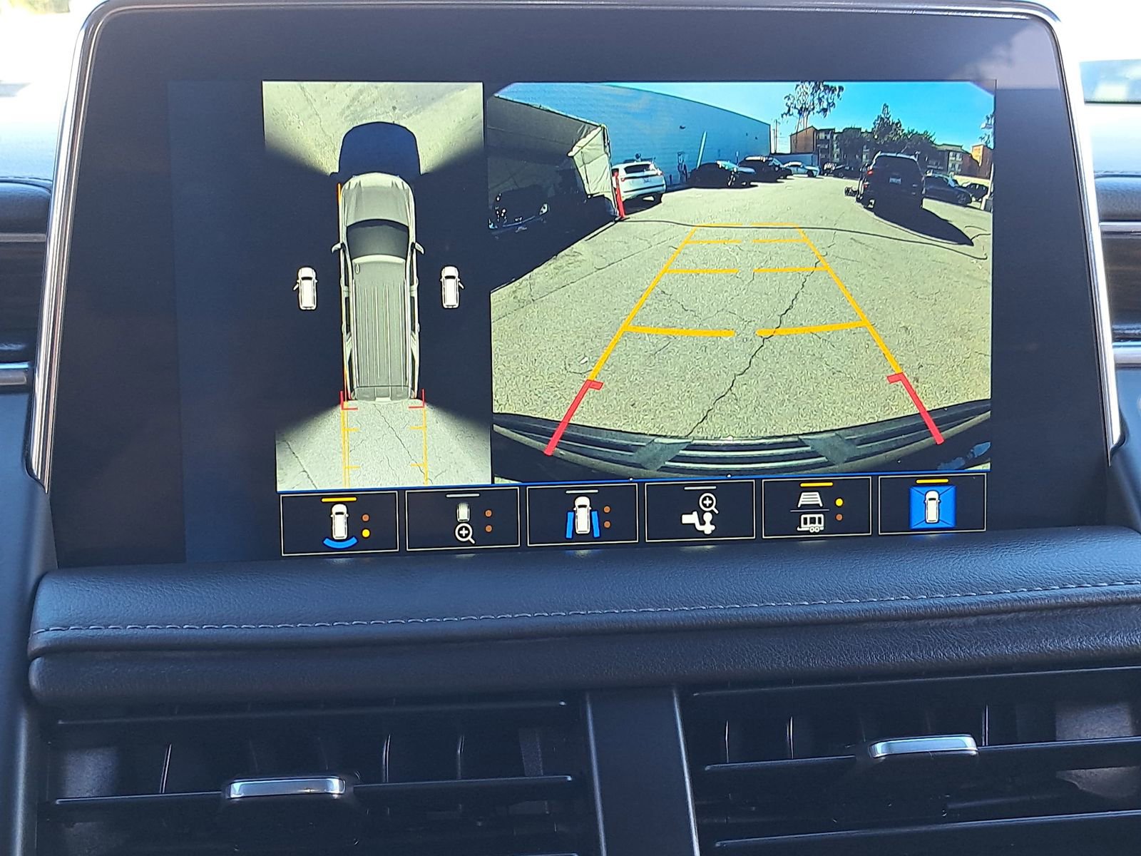 Used 2022 Chevrolet Tahoe LT w/ Luxury Package image 29