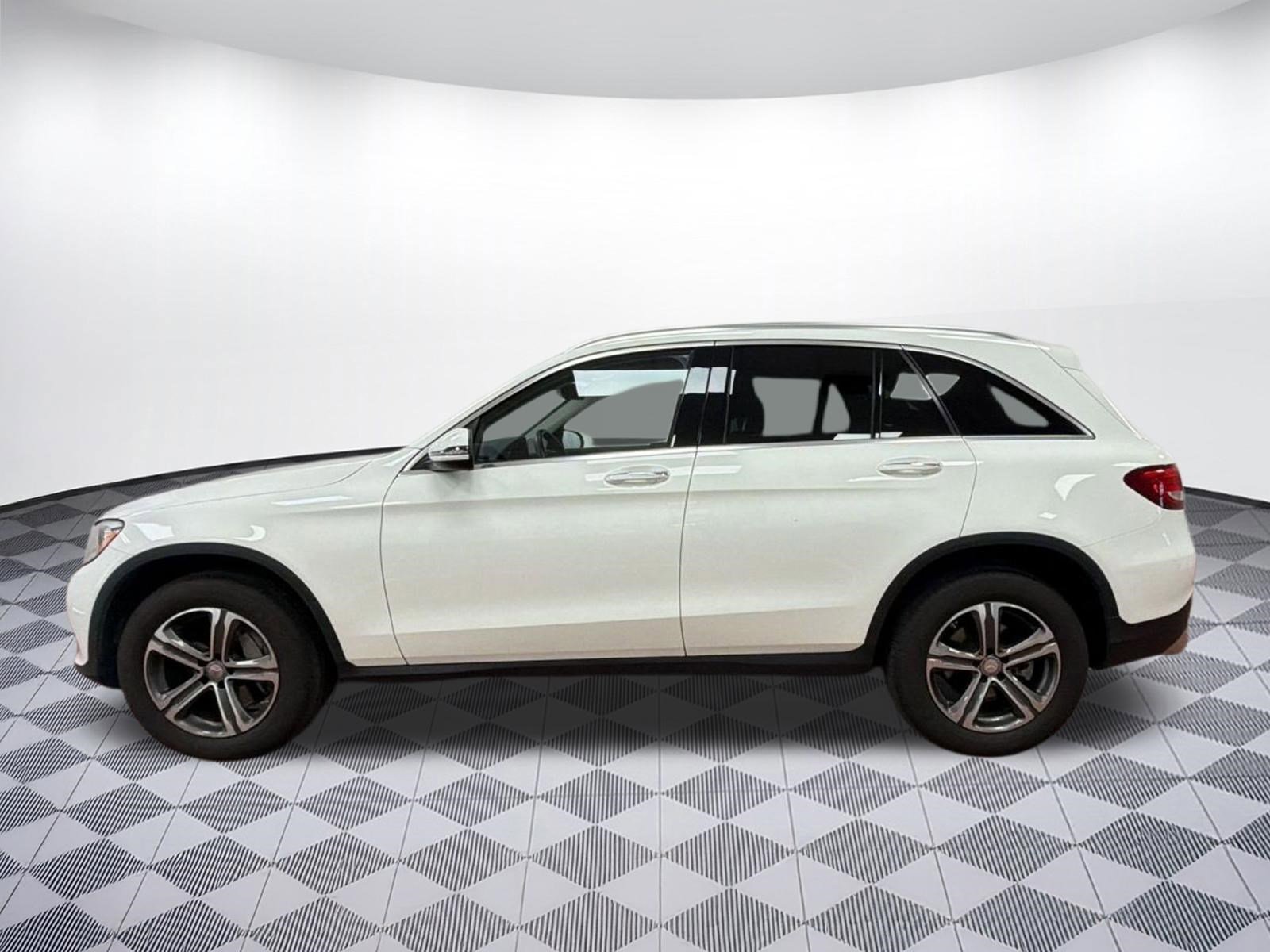 Used 2016 Mercedes-Benz GLC 300 4MATIC image 2