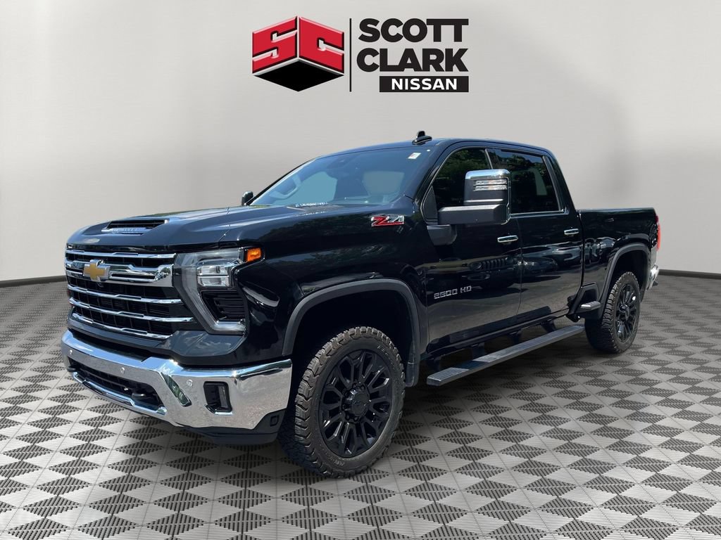 Used 2024 Chevrolet Silverado 2500 LTZ w/ LTZ Convenience Package AWD/4WD image 3
