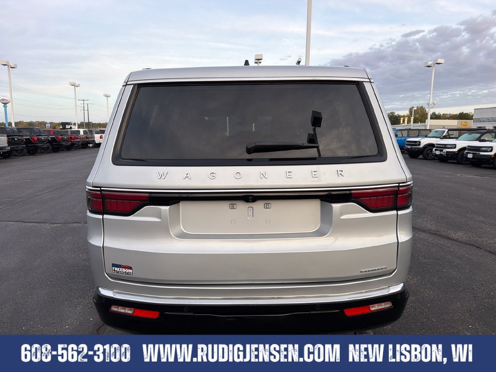 Used 2024 Jeep Wagoneer Series III AWD/4WD image 4