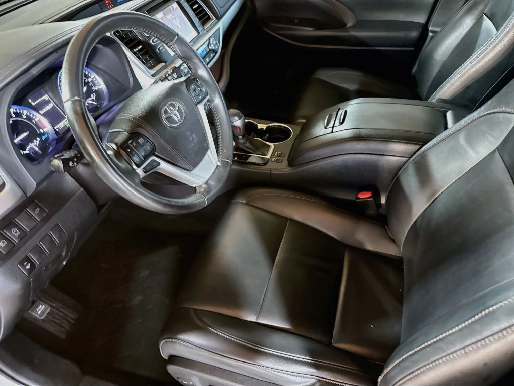 Used 2019 Toyota Highlander XLE FWD image 25