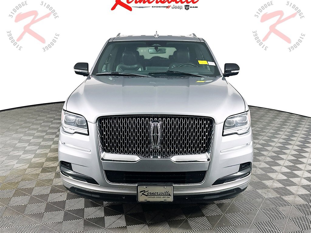 Used 2022 Lincoln Navigator L 4WD image 2