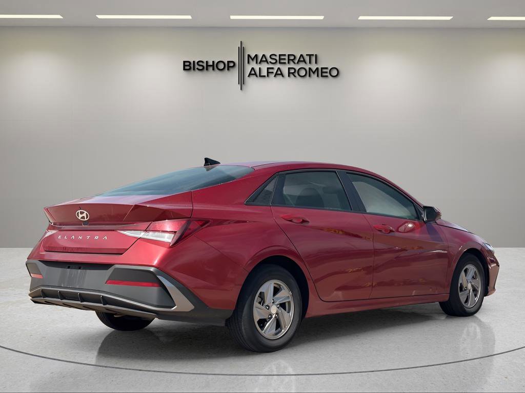 Used 2024 Hyundai Elantra SE FWD image 6