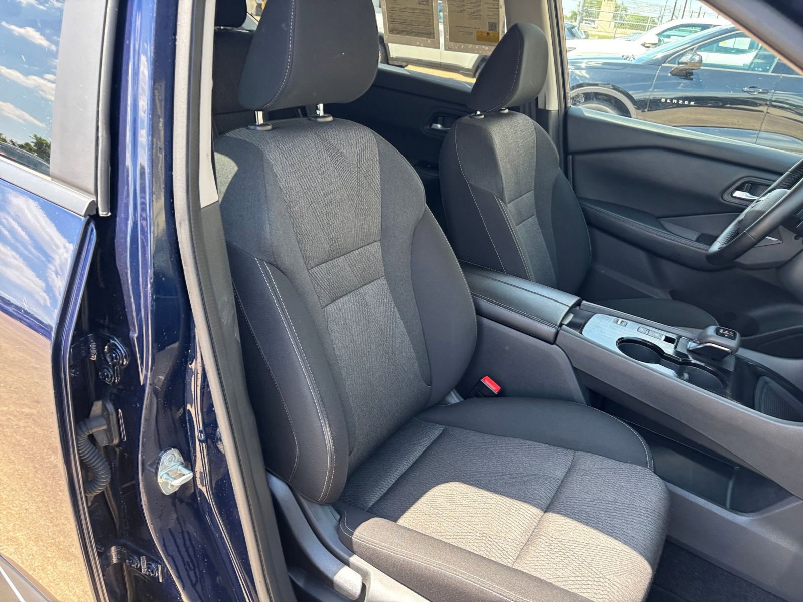 Used 2025 Nissan Rogue SV FWD image 37