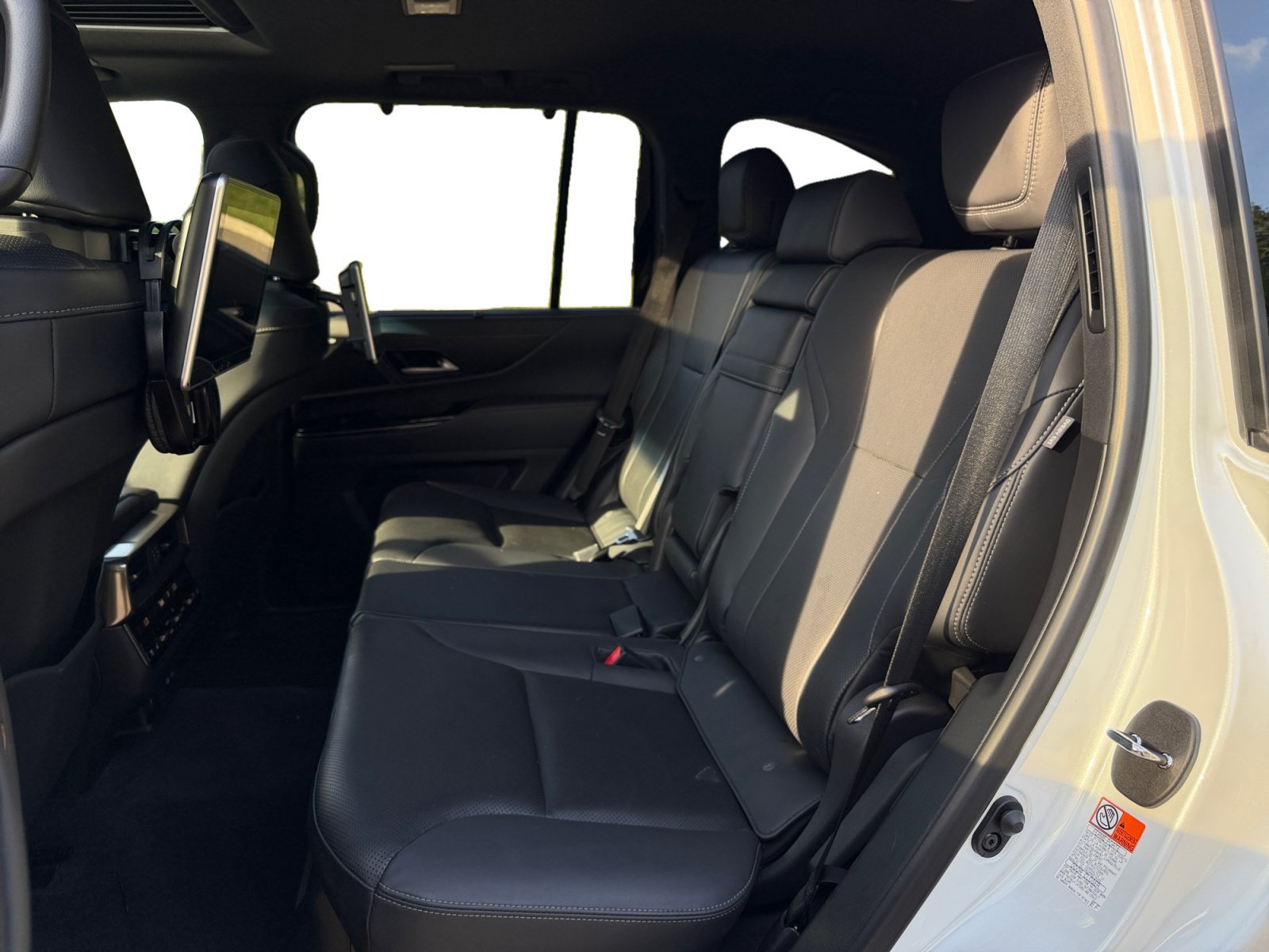 Used 2024 Lexus LX 600 4WD w/ Appearance Package image 16
