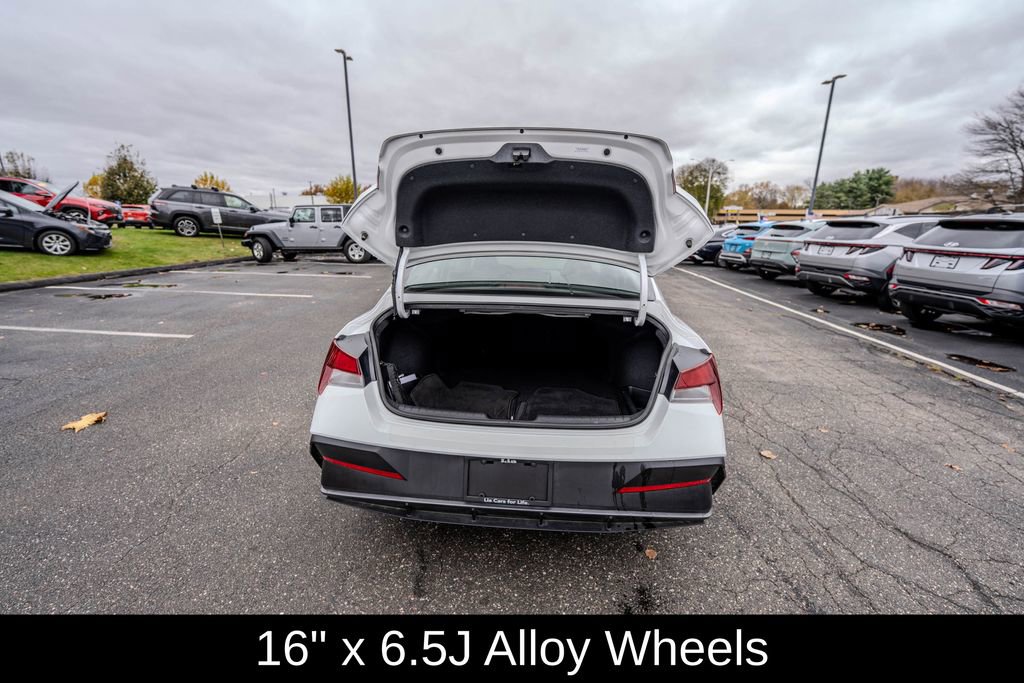 Certified 2024 Hyundai Elantra SEL image 13