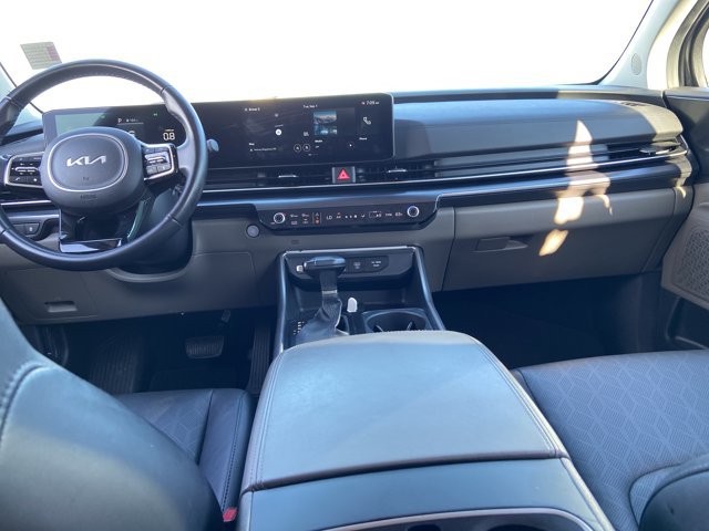 Used 2025 Kia Carnival FWD image 15