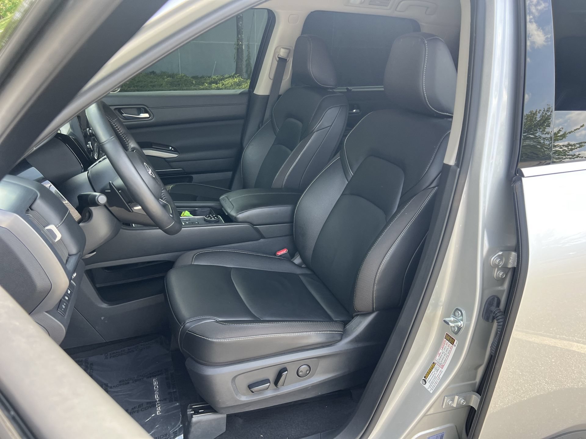 Certified 2025 Nissan Pathfinder SL w/ Cargo Package AWD/4WD image 15