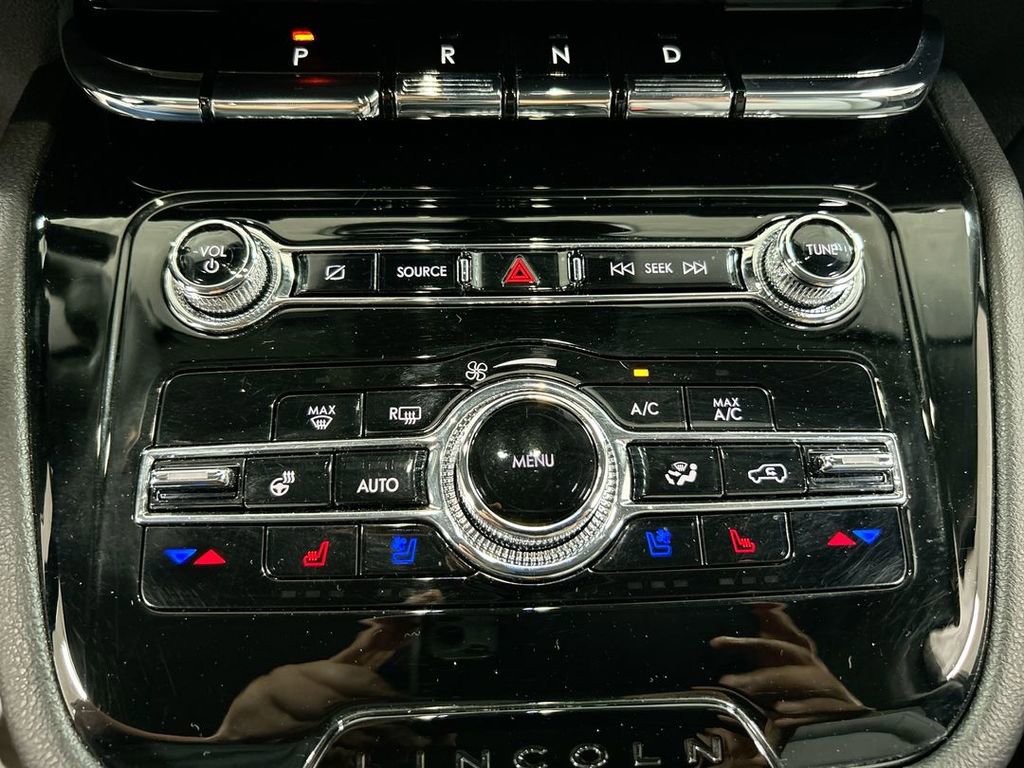 Used 2022 Lincoln Corsair Standard w/ Equipment Group 101A image 17