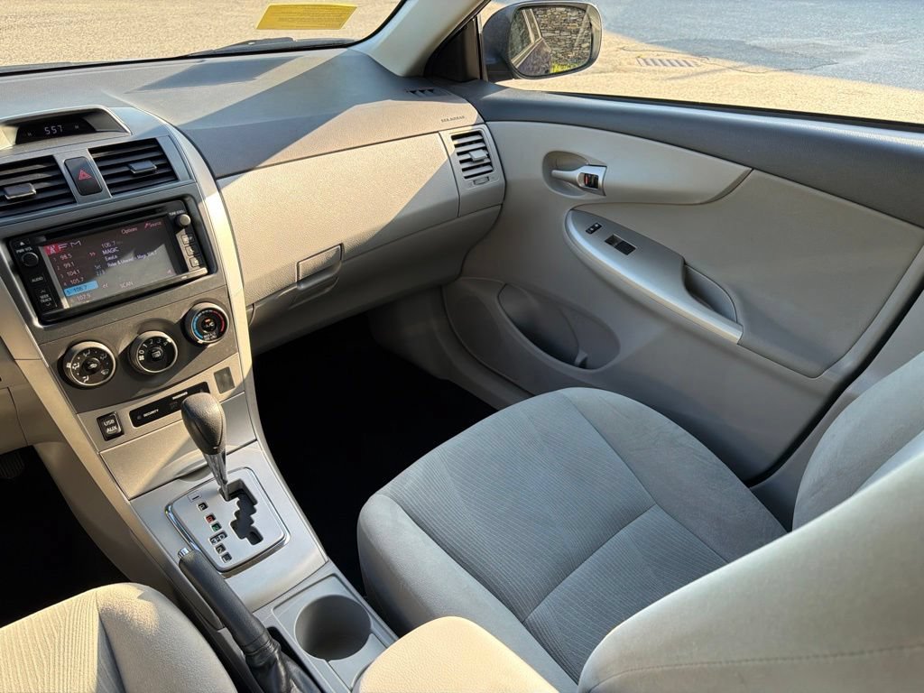 Used 2013 Toyota Corolla LE FWD image 20