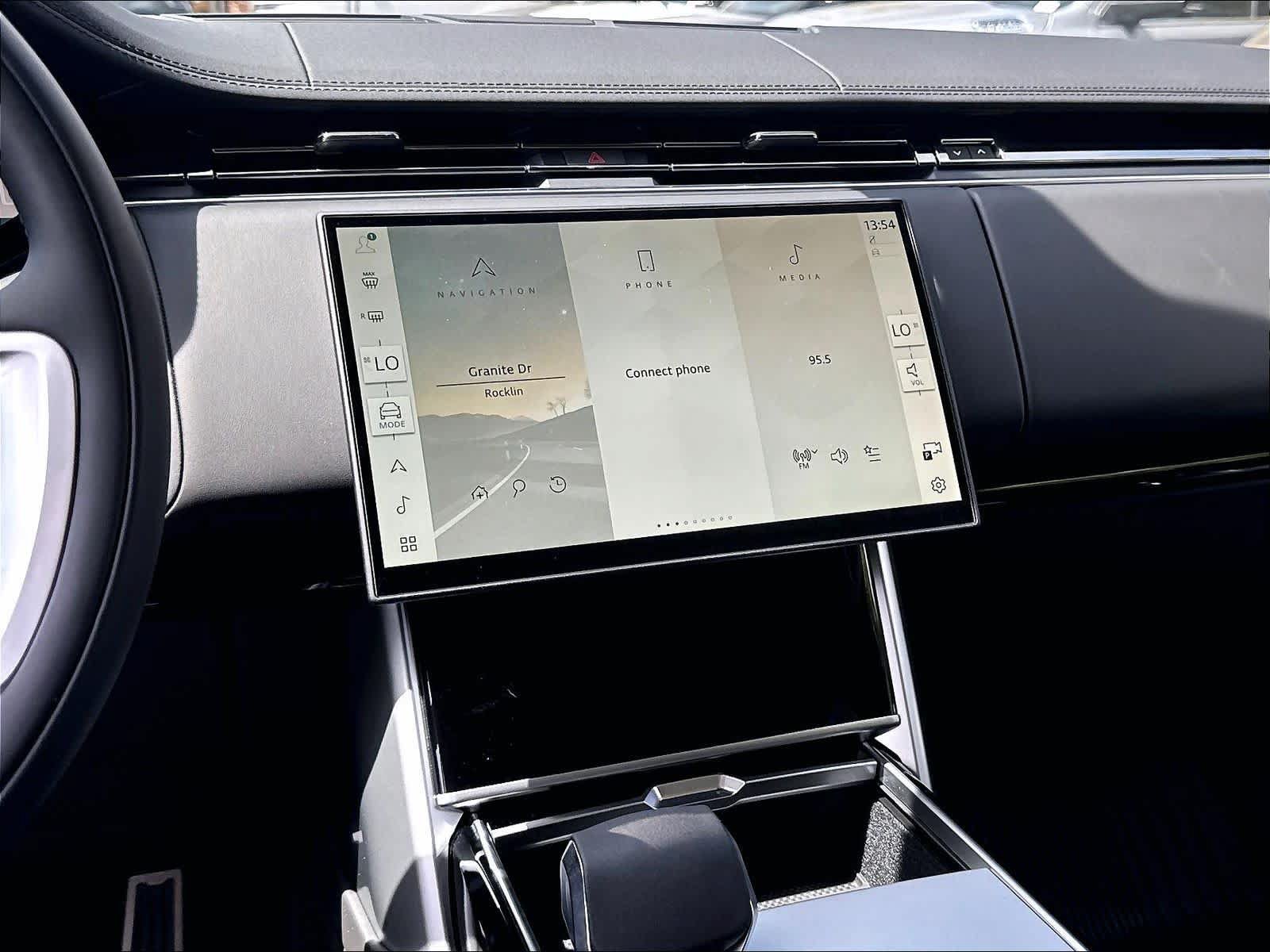 New 2026 Land Rover Range Rover Long Wheelbase SE AWD/4WD image 9