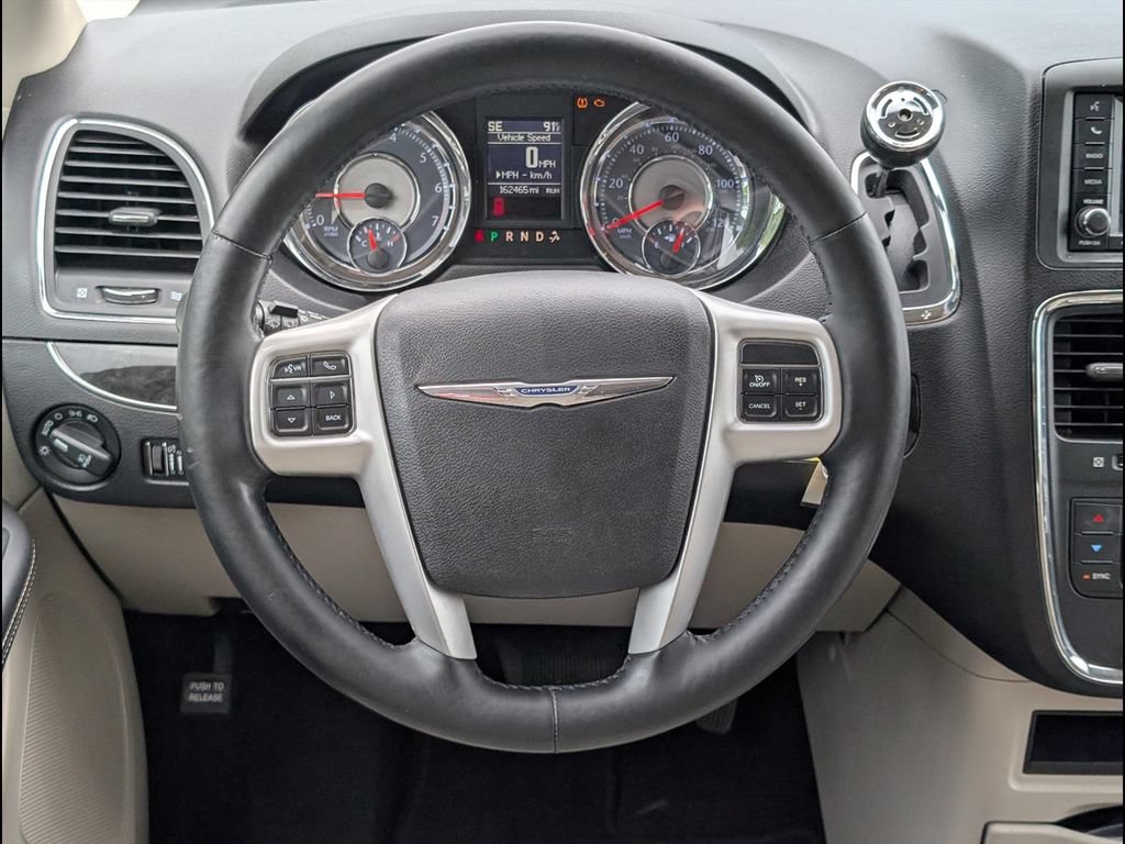 Used 2014 Chrysler Town & Country Touring w/ Driver Convenience Group FWD image 13
