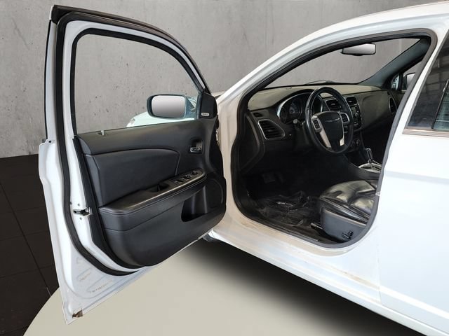 Used 2013 Chrysler 200 Limited FWD image 34