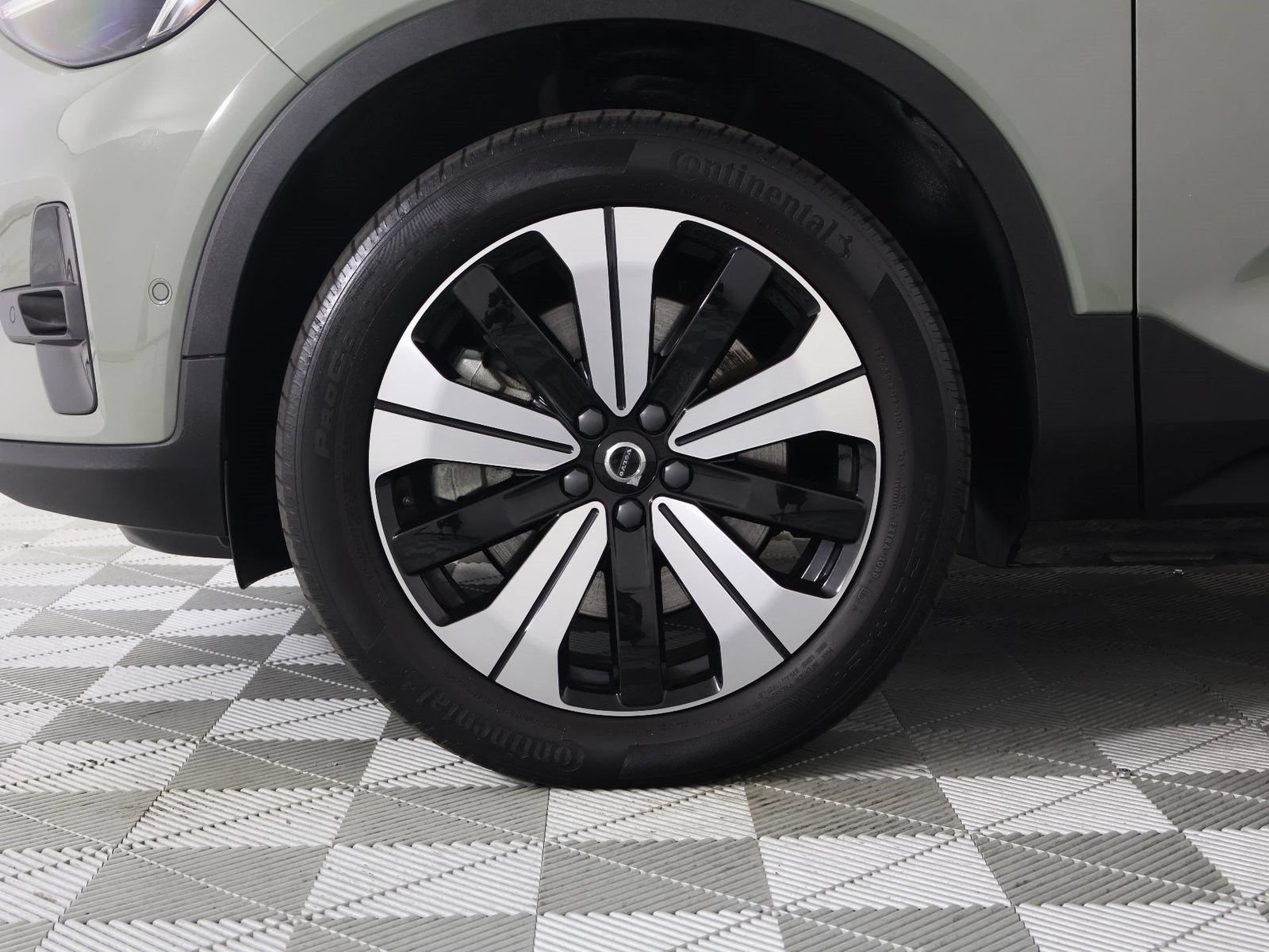Used 2023 Volvo C40 P8 Recharge Plus w/ Protection Package Premier AWD/4WD image 26