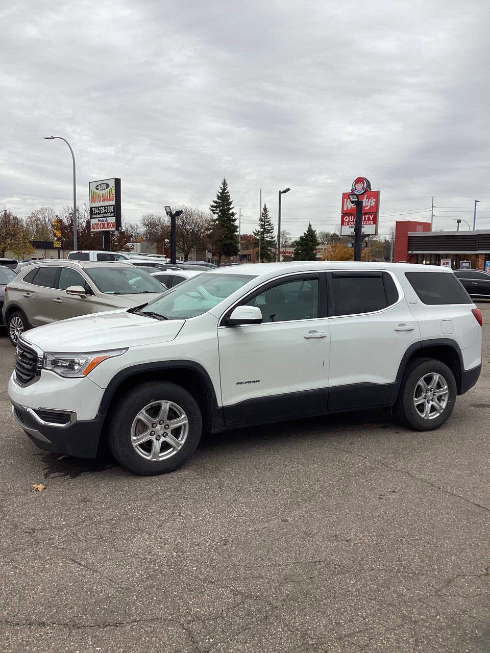 Used 2018 GMC Acadia SLE w/ LPO, Cargo Package image 6