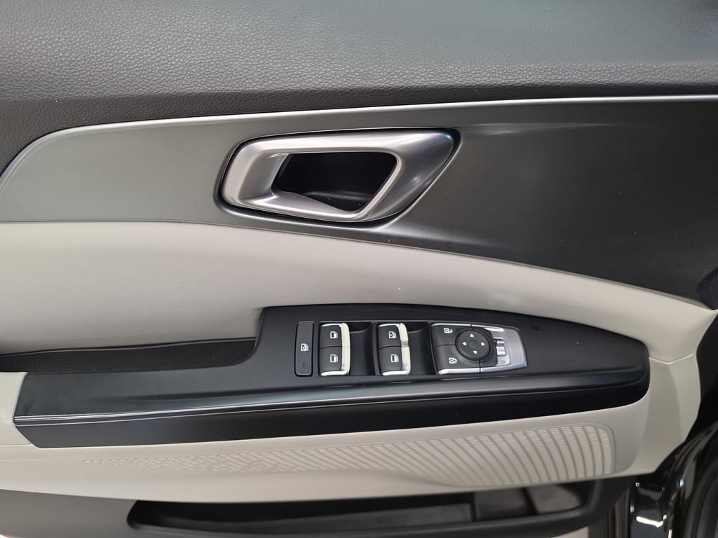 Certified 2022 Kia Carnival LX FWD image 17