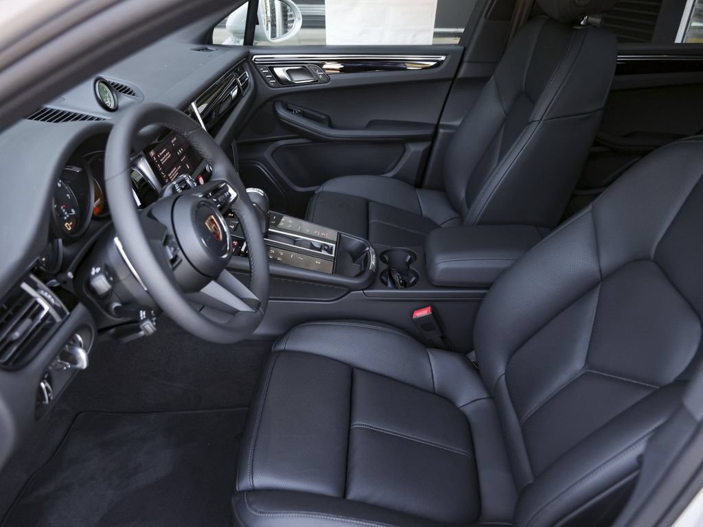 New 2025 Porsche Macan AWD/4WD image 16