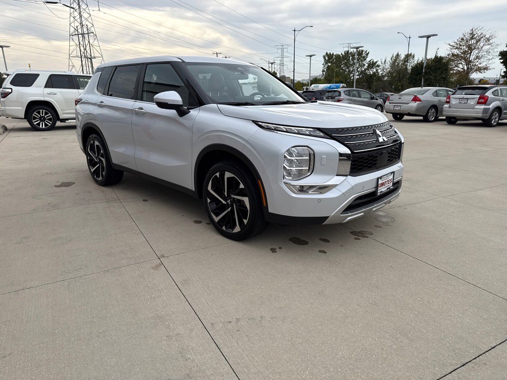 Used 2024 Mitsubishi Outlander SE image 6