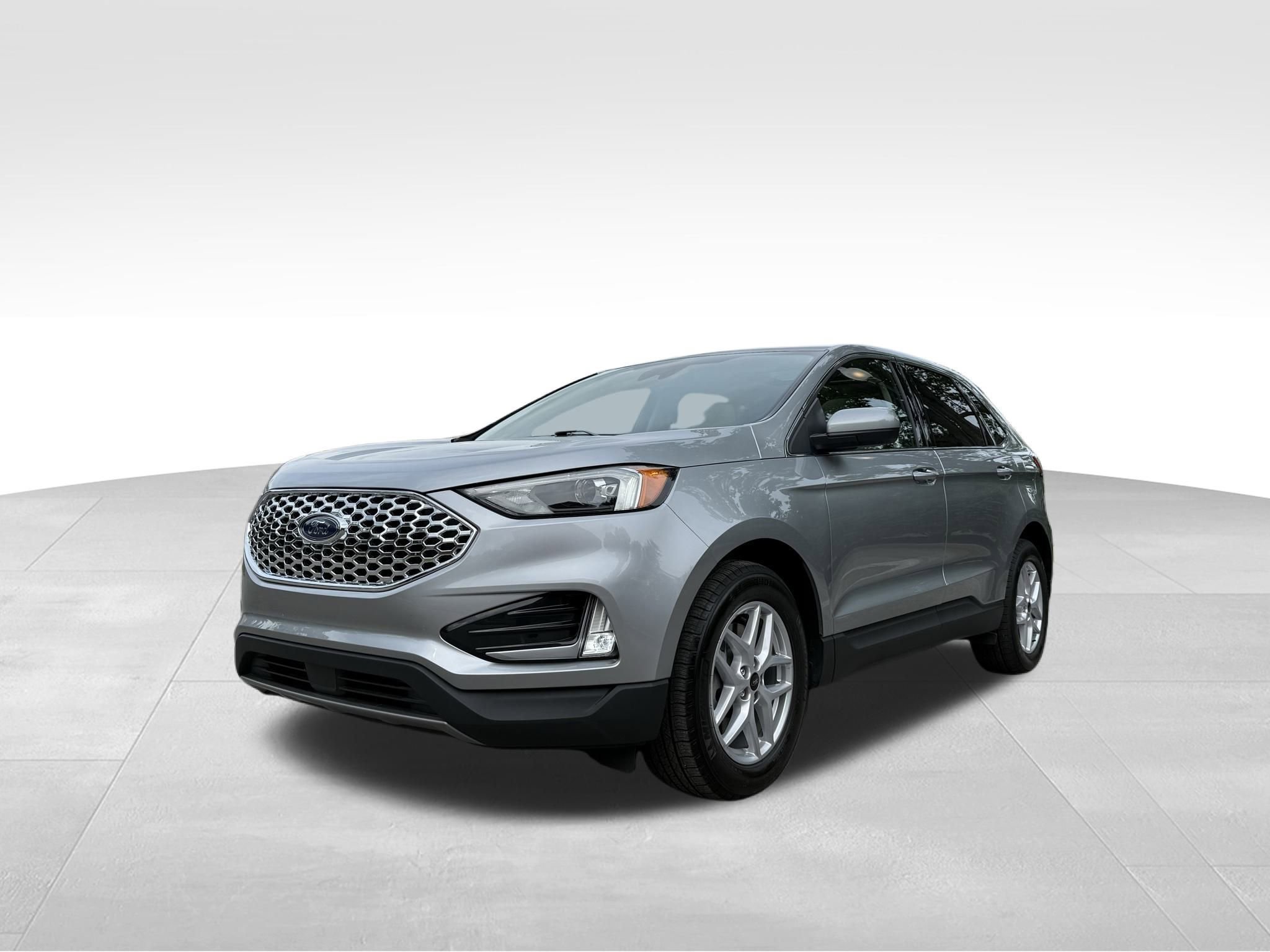 Used 2024 Ford Edge SEL w/ Convenience Package image 2
