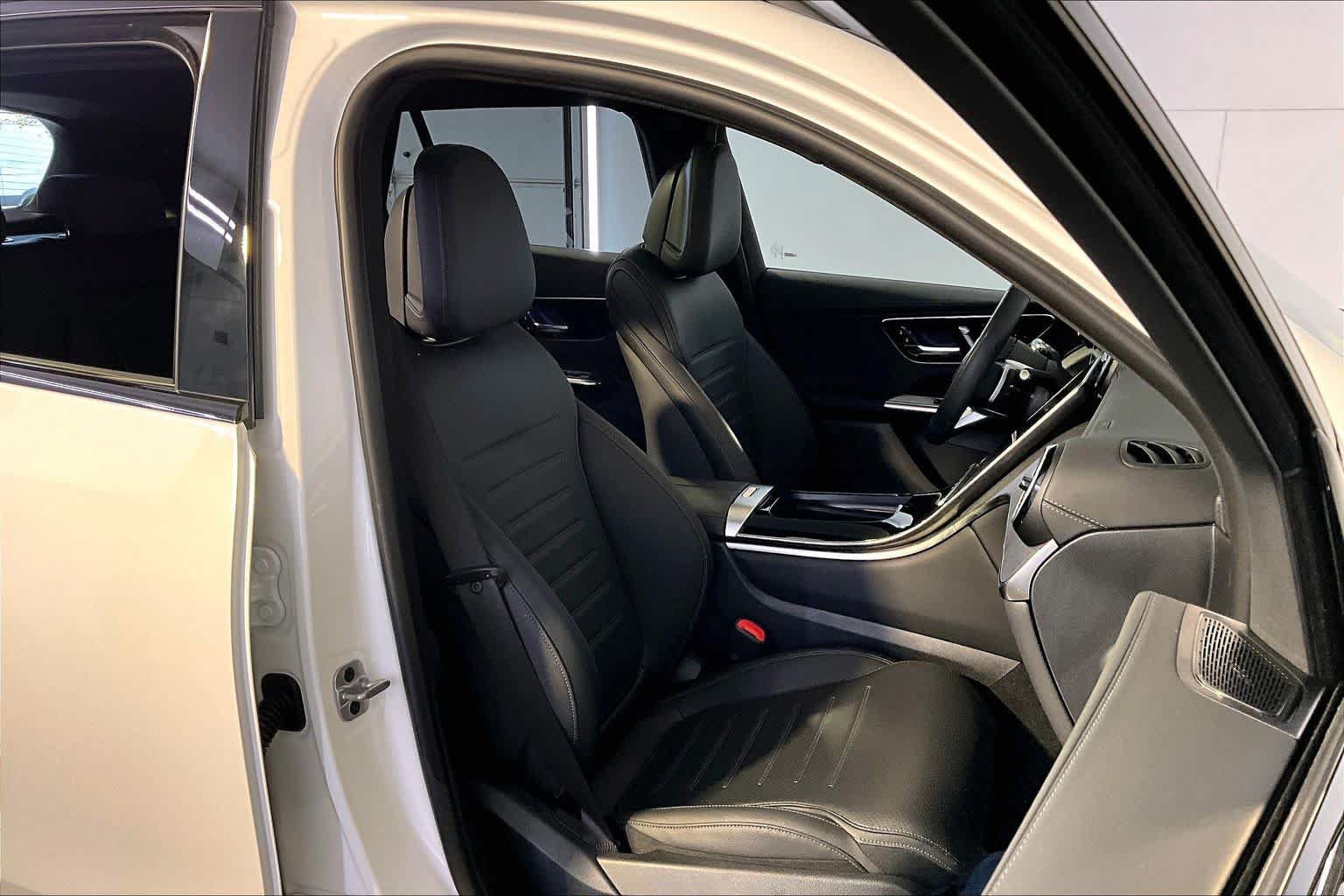 Used 2025 Mercedes-Benz GLC 300 4MATIC image 8