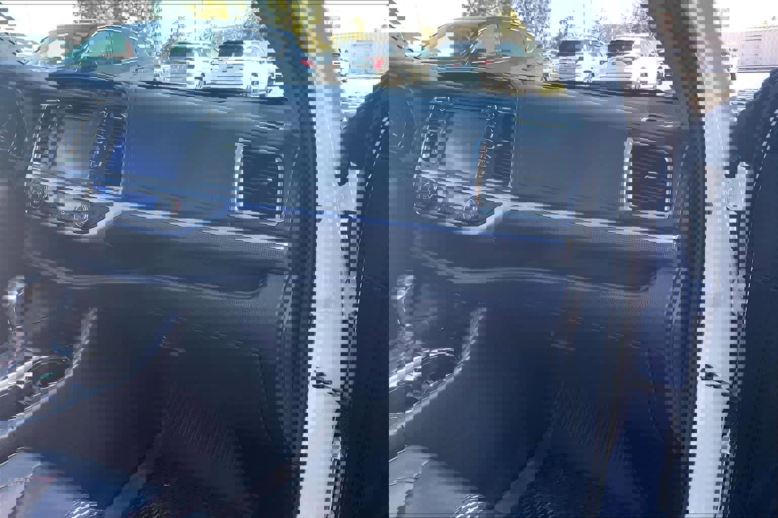 Used 2019 Toyota Highlander SE image 18