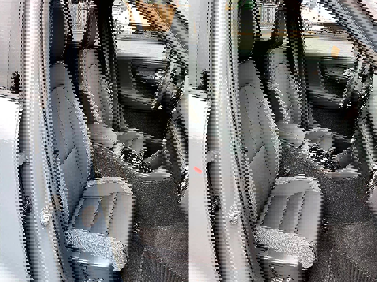 Used 2023 Volvo XC40 Recharge Plus image 10