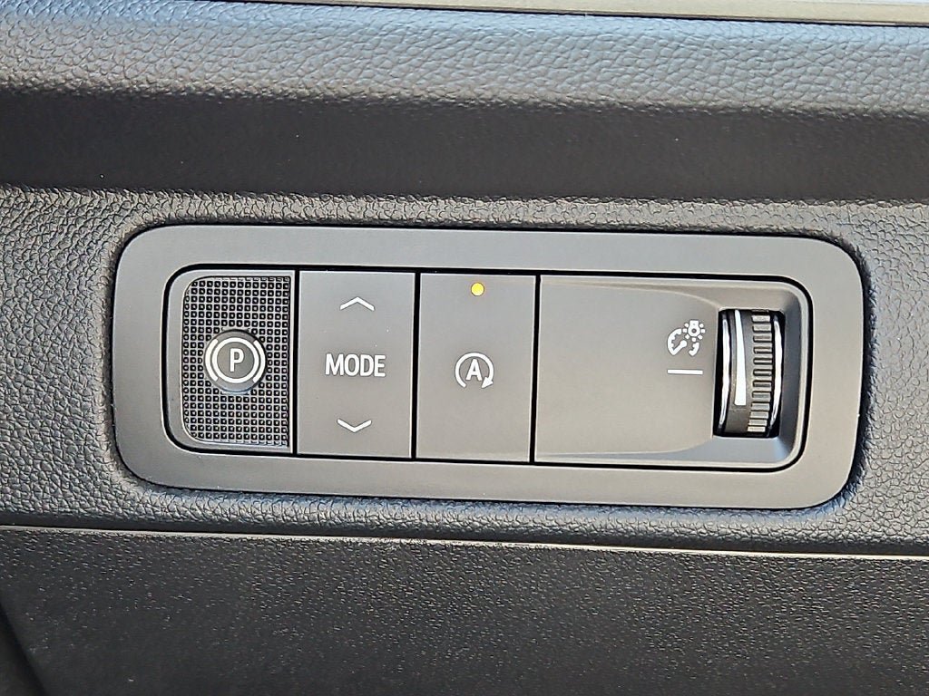 New 2027 Chevrolet Traverse LT w/ Driver Confidence Package FWD image 17