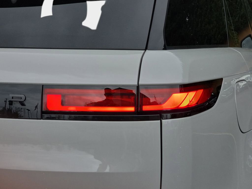 New 2025 Land Rover Range Rover Sport Dynamic SE AWD/4WD image 36