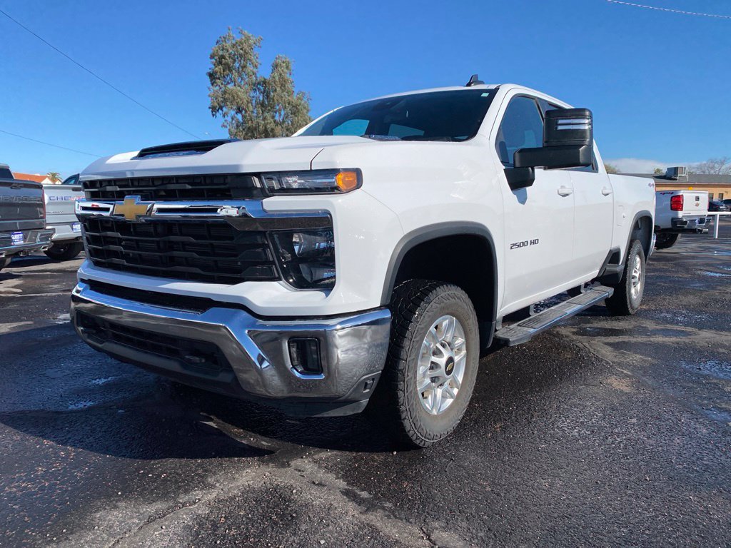 Used 2025 Chevrolet Silverado 2500 LT w/ Convenience Package AWD/4WD image 2