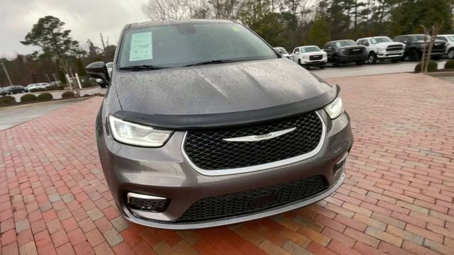 Used 2023 Chrysler Pacifica Touring-L image 4