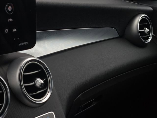 Used 2022 Mercedes-Benz GLC 300 4MATIC image 32