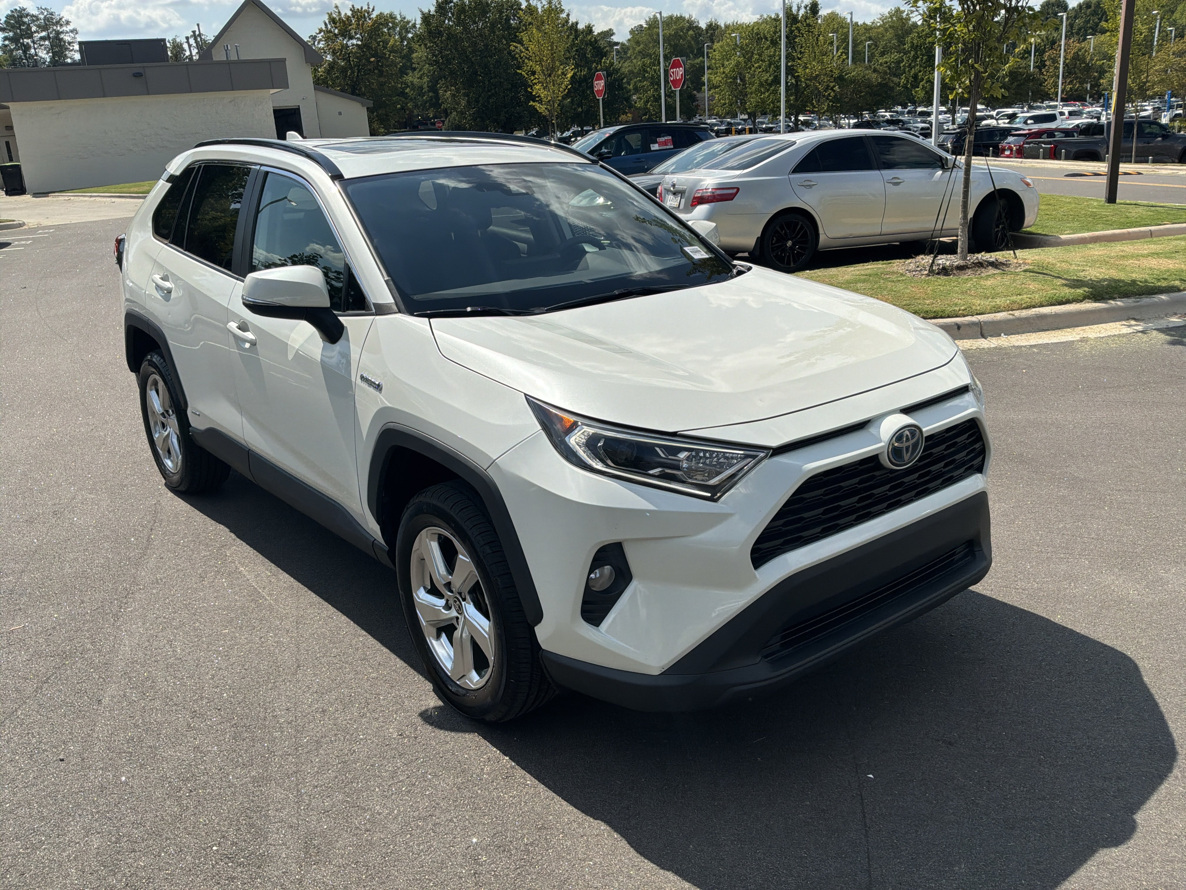 Used 2021 Toyota RAV4 XLE Premium AWD/4WD image 2