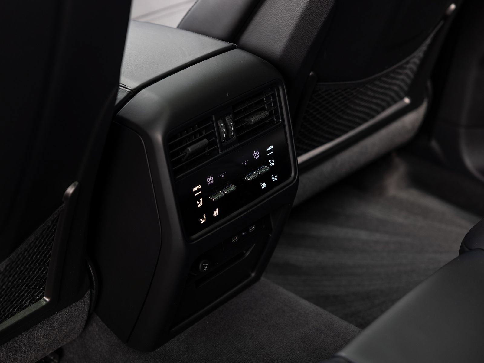 Certified 2026 Porsche Cayenne E-Hybrid AWD/4WD image 33