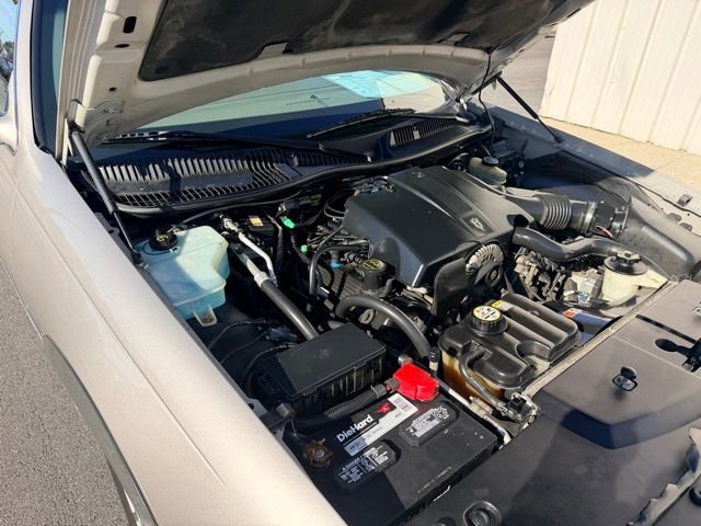 Used 2003 Lincoln Town Car Signature image 9