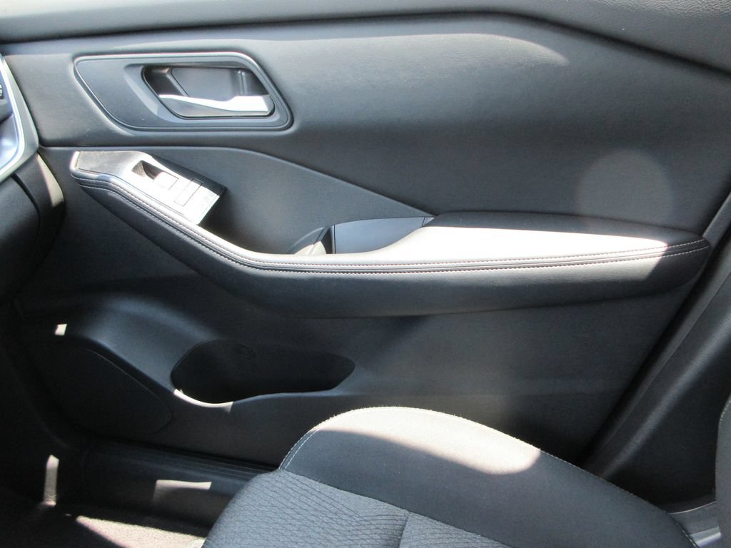 Used 2025 Nissan Rogue SV FWD image 30