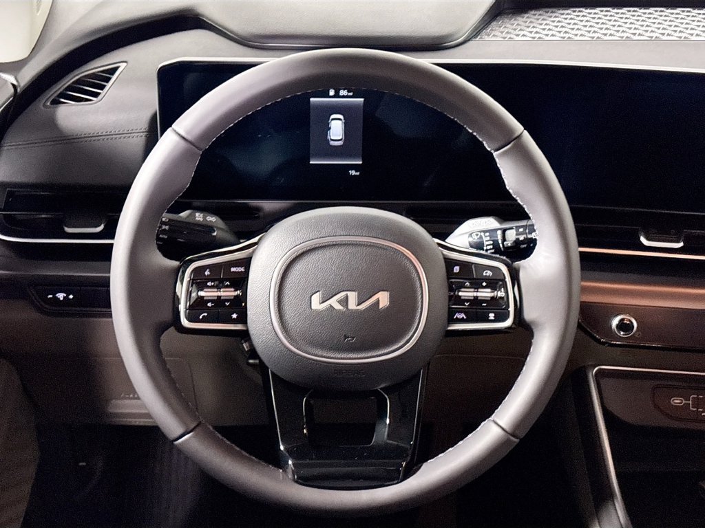 New 2026 Kia Carnival FWD image 13