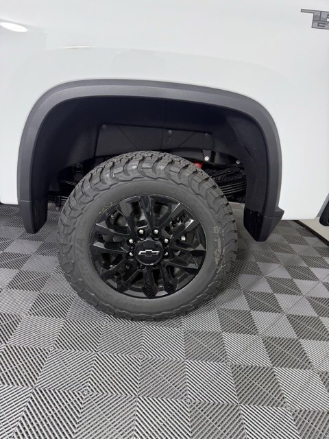 New 2026 Chevrolet Silverado 3500 LT image 9