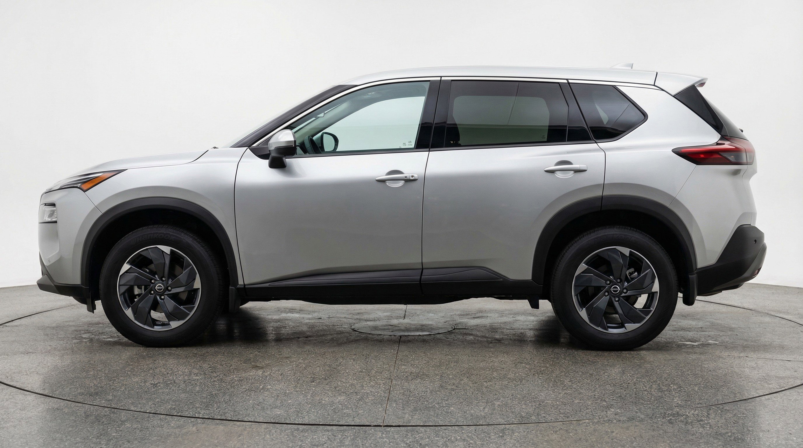Used 2025 Nissan Rogue SV AWD/4WD image 5
