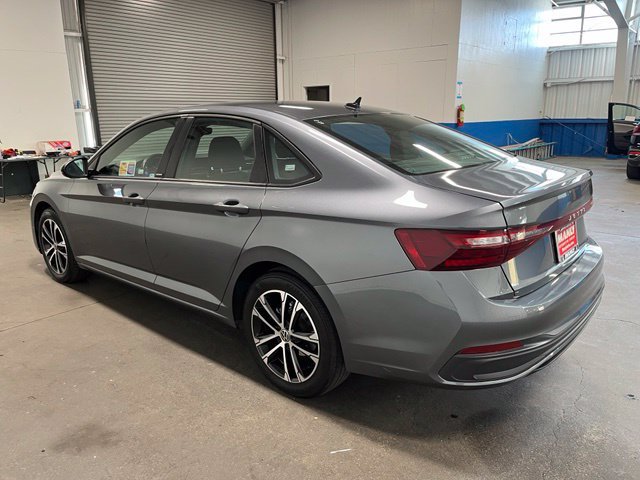 Used 2025 Volkswagen Jetta Sport FWD image 5
