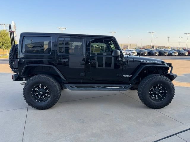 Used 2015 Jeep Wrangler Unlimited Rubicon w/ Connectivity Group AWD/4WD image 4