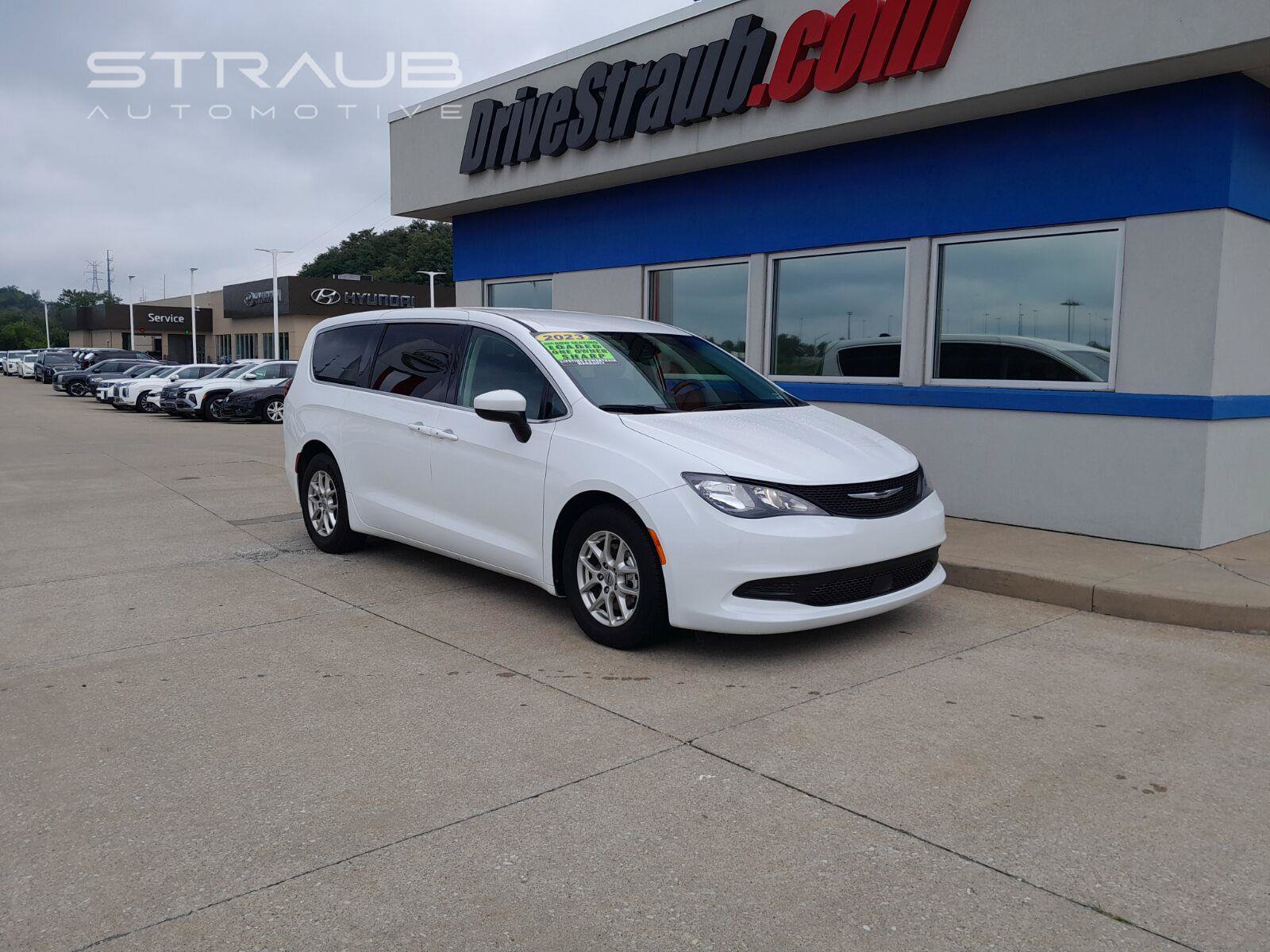 Used 2023 Chrysler Voyager LX FWD image 2