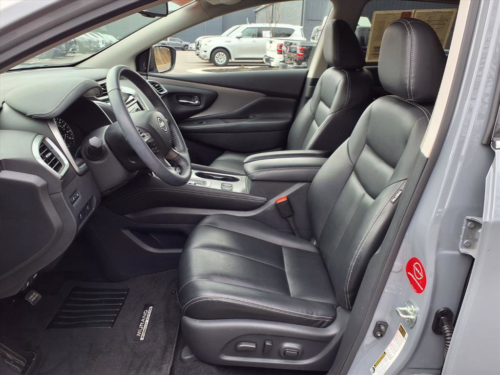 Used 2023 Nissan Murano SV w/ SV Midnight Edition Package image 11
