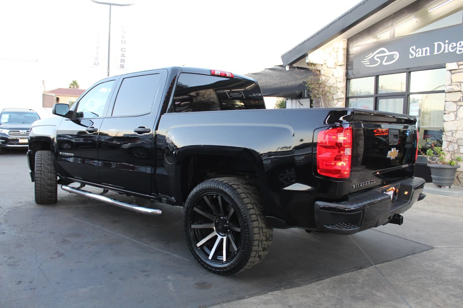 Used 2018 Chevrolet Silverado 1500 Custom w/ Custom Value Package RWD image 3